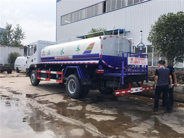 D9东风12吨洒水车