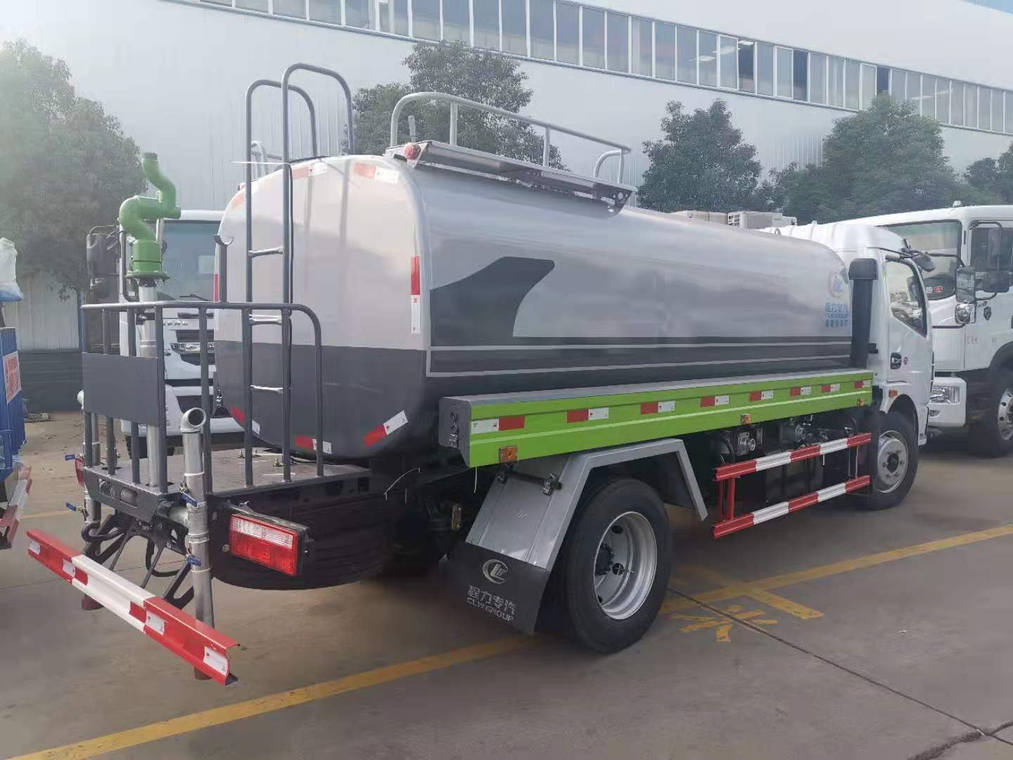 东风洒水车