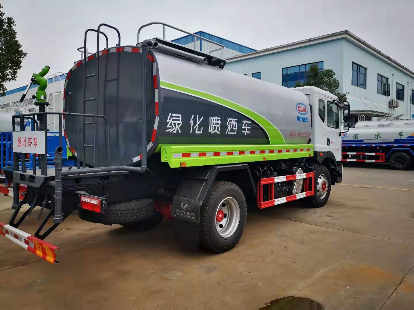 东风D9洒水车