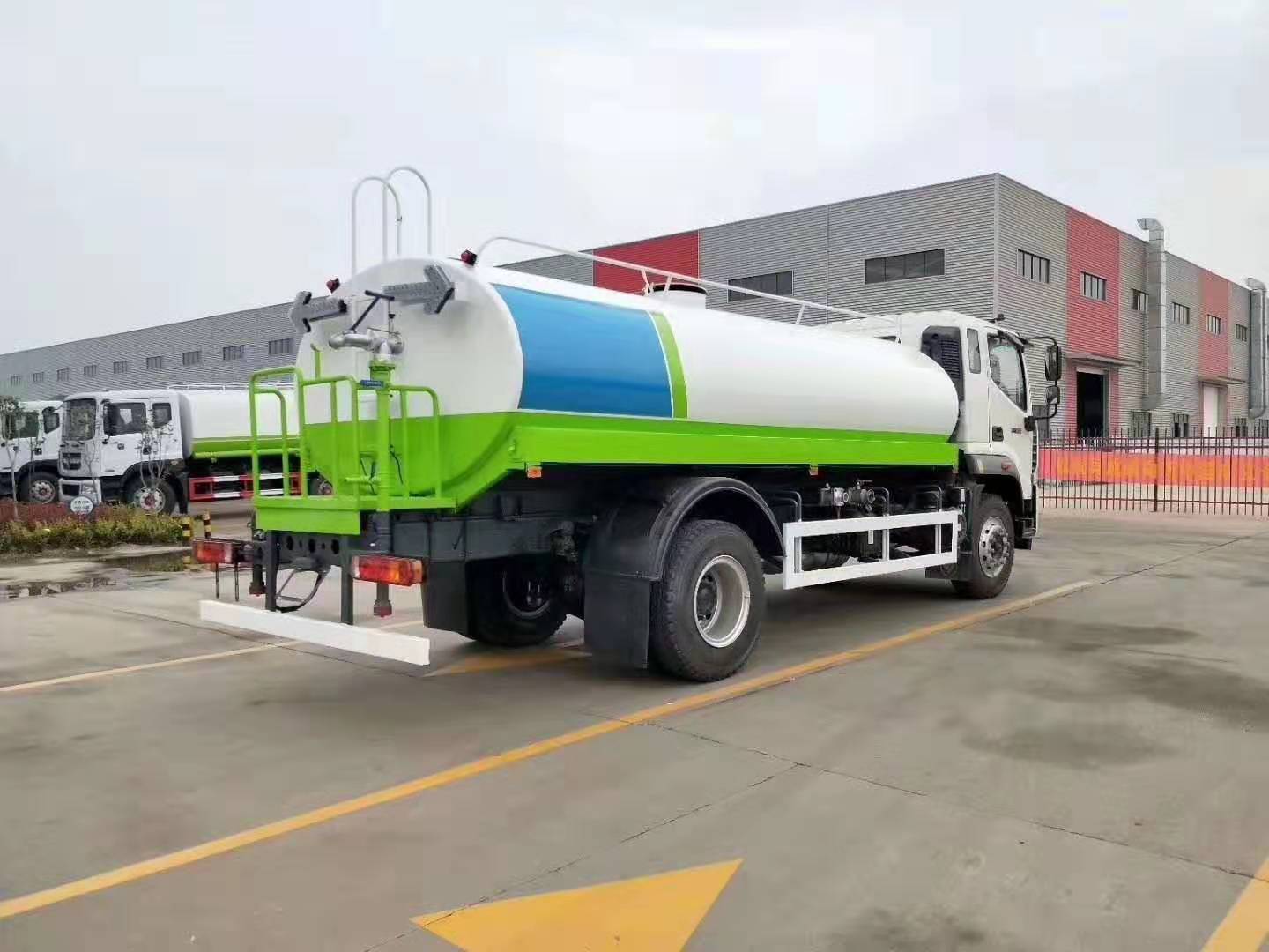 12方洒水车