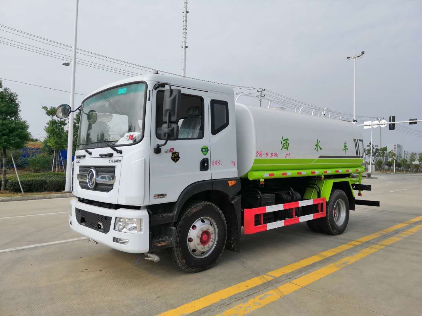 东风洒水车