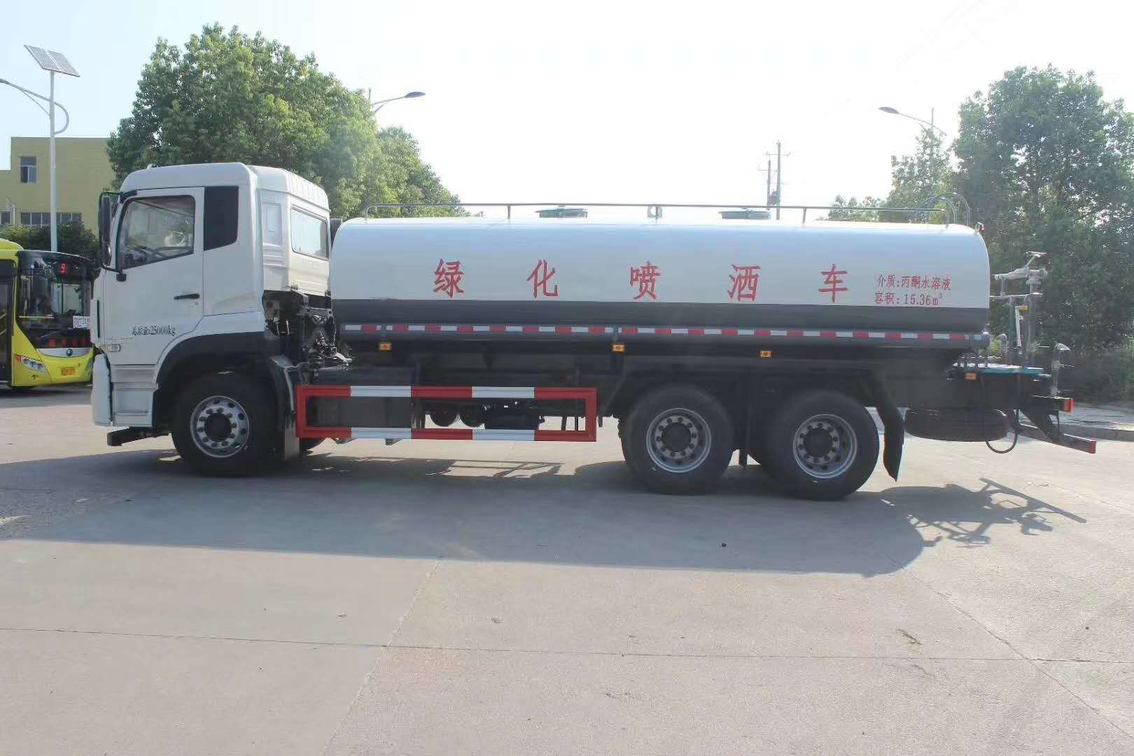 大型洒水车