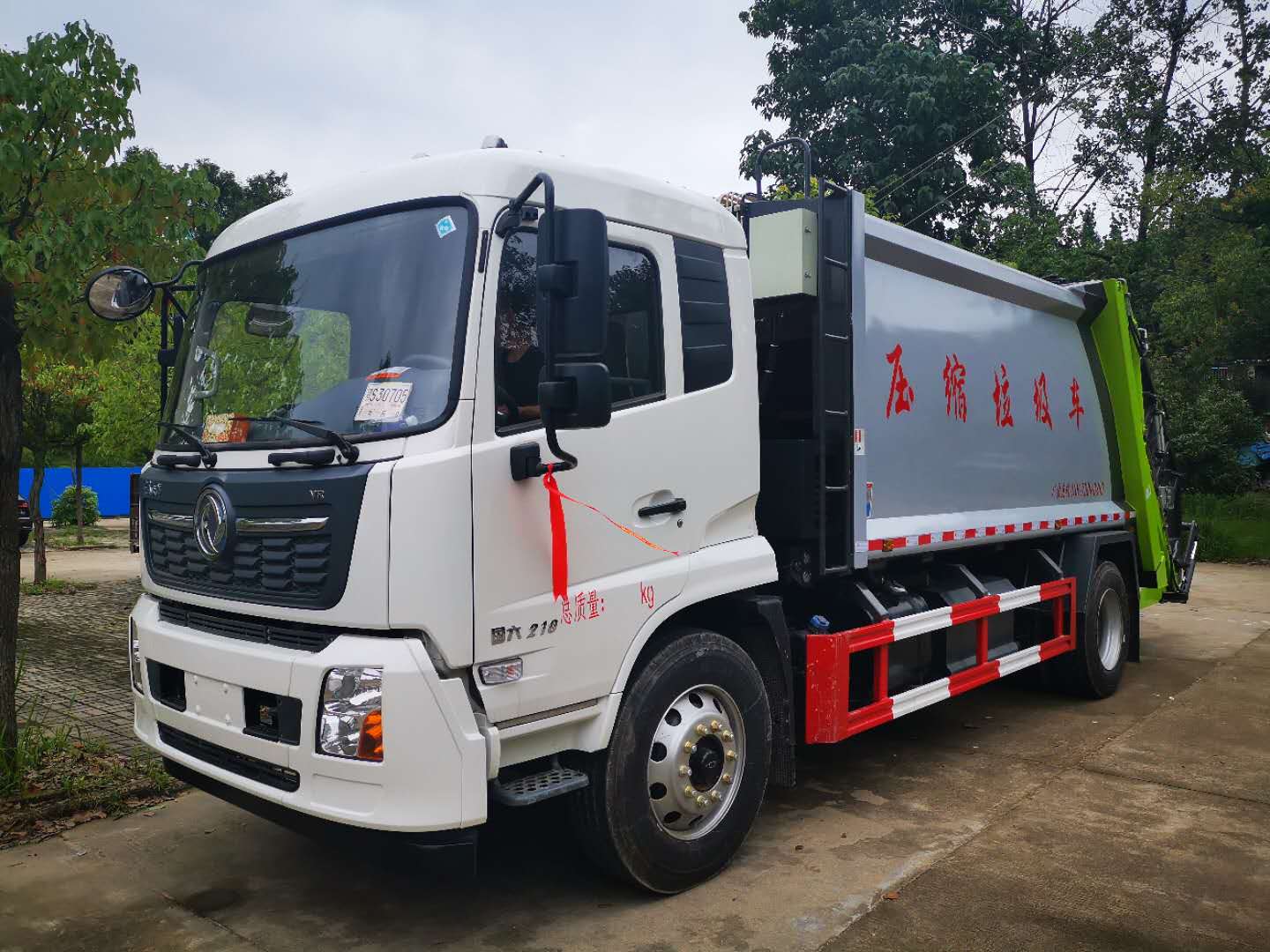 天锦压缩垃圾车