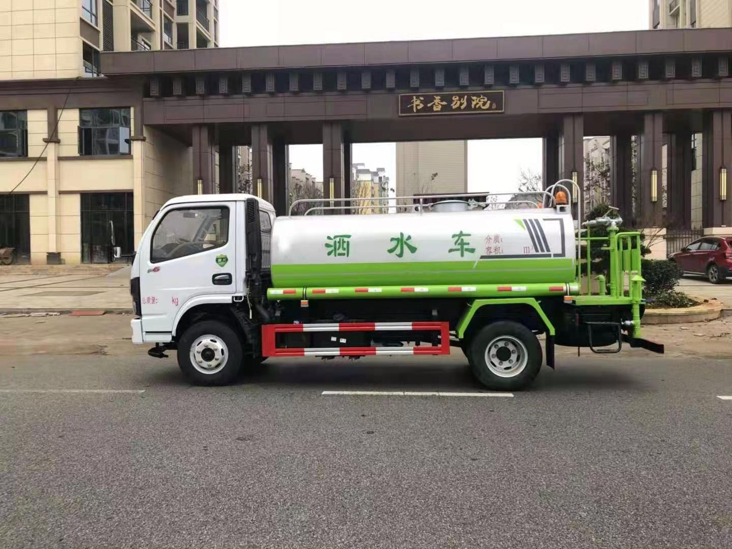 蓝牌洒水车