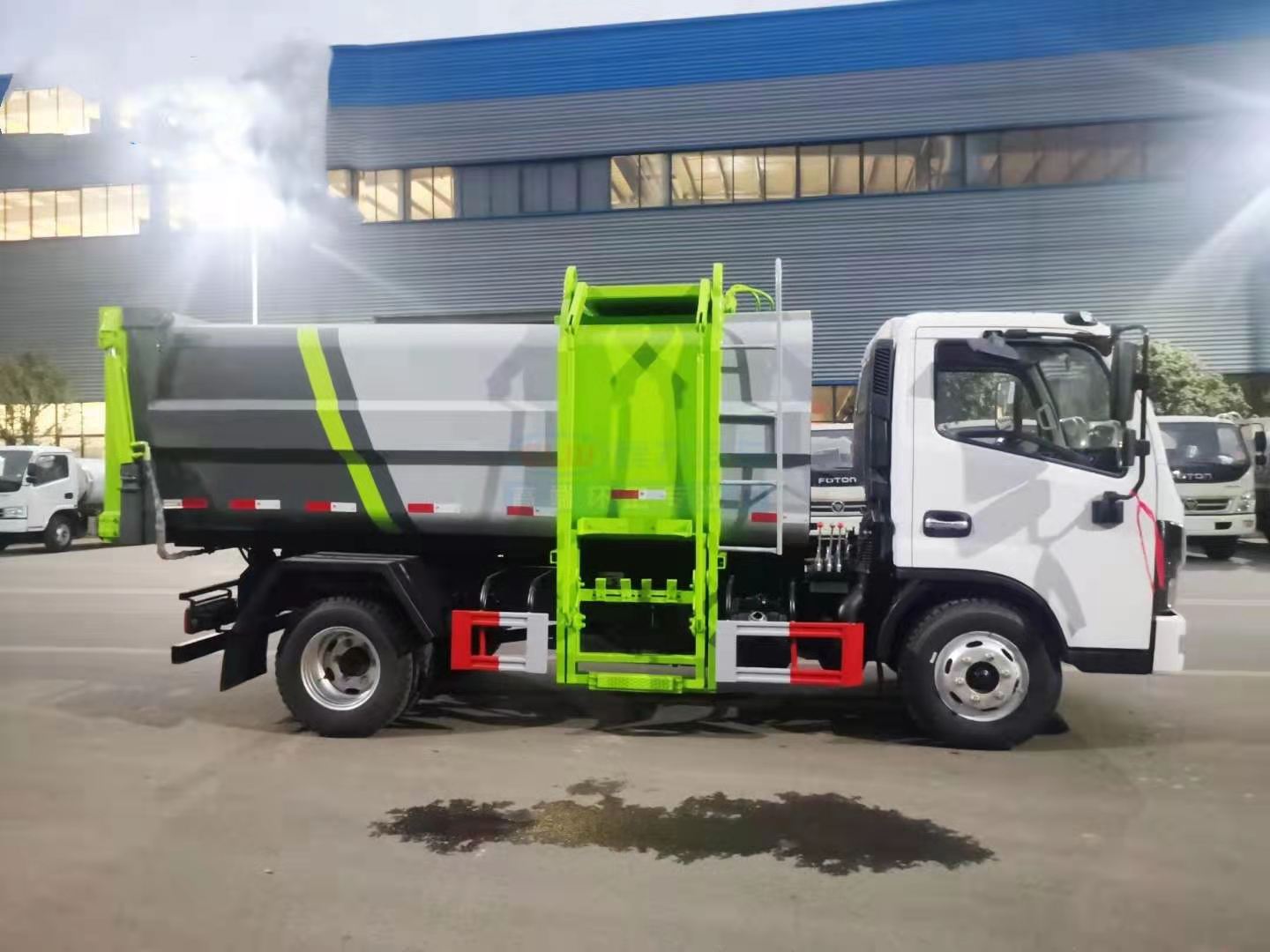 挂桶垃圾车